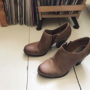 Born, BOC, brown leather bootie